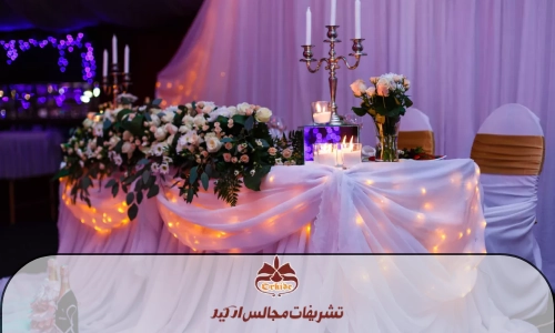 تزیین پشت عروس و داماد در خانه